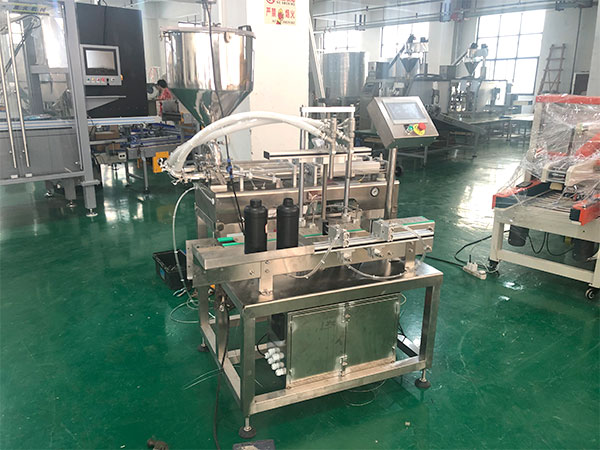 瓶裝定量自動(dòng)灌裝機(jī)械