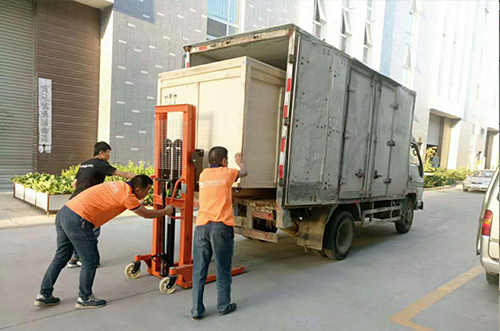 蘭州客戶SMT設備專車送貨，貨到上門安裝調試